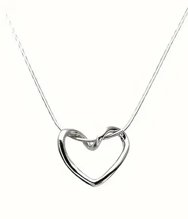 Heart pendant necklace