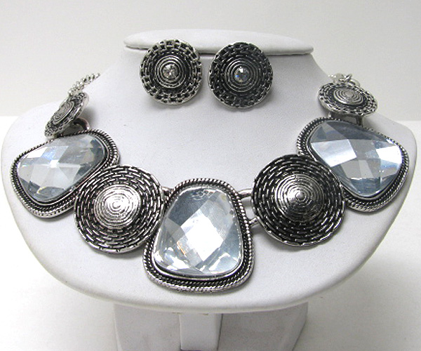 Facet glass stone and textured metal disk link necklace earring set