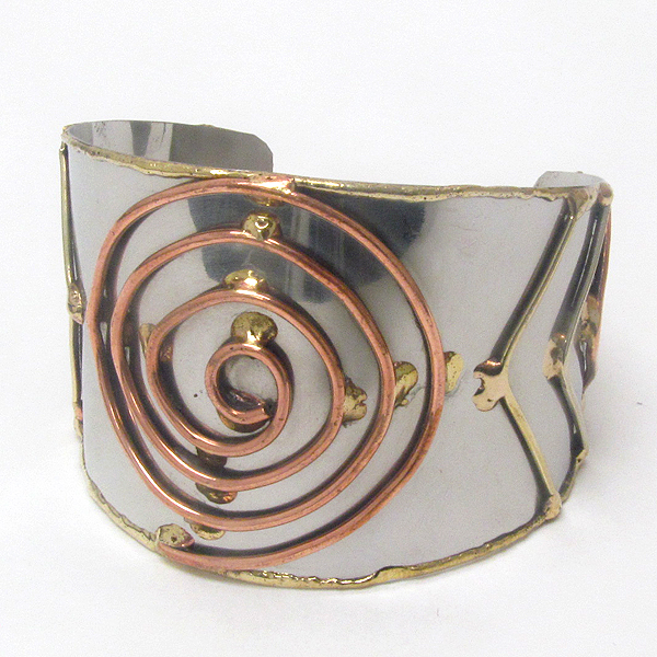 Handmade metal art bangle bracelet - 100% brass