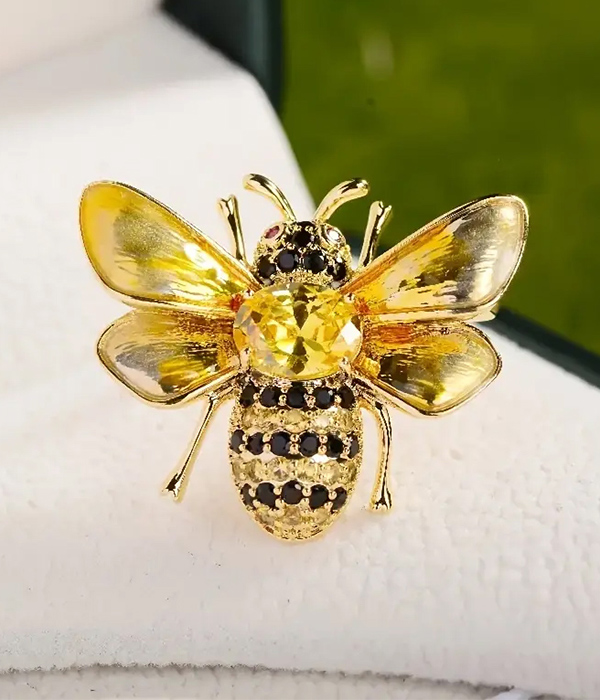 Bee brooch