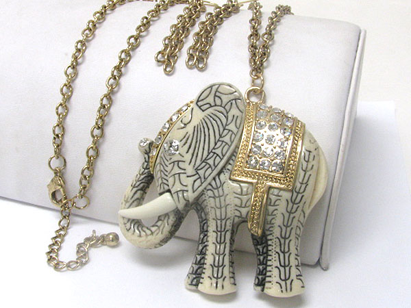 Crystal deco 3d formica elephant pendant necklace and earring set