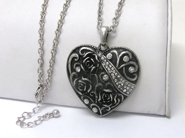 Crystal deco and rose textureed heart necklace