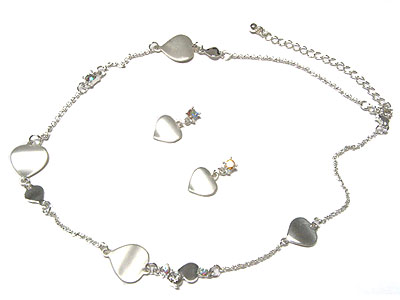 Waved metal heart and crystal necklace set