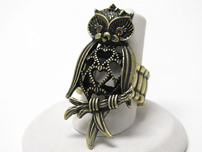 Crystal stud antique metal owl stretch ring