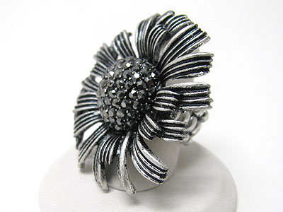 Crystal deco metal flower stretch ring