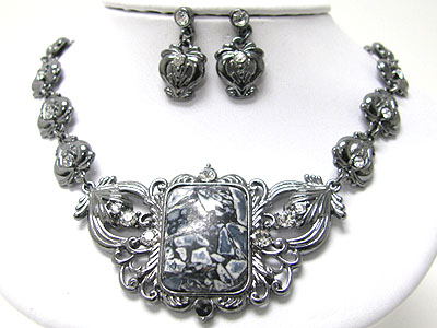 Boutique style natural stone and crystal deco neckalce set