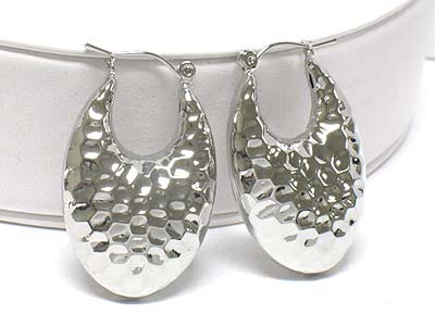 Metal hammered pattern metal oval earring