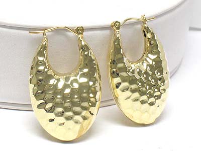 Metal hammered pattern metal oval earring 