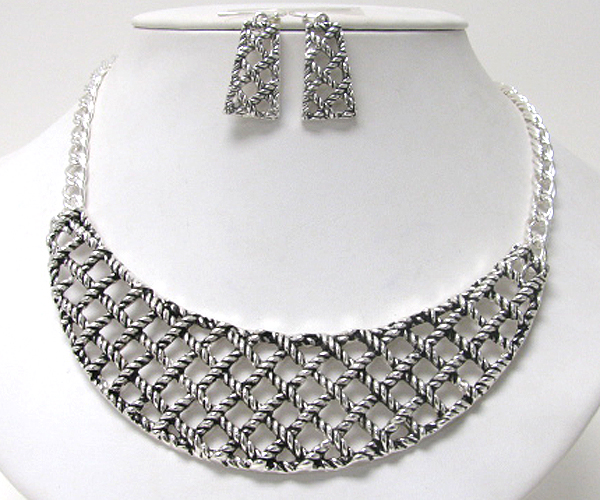 Casting metal mesh bib choker set