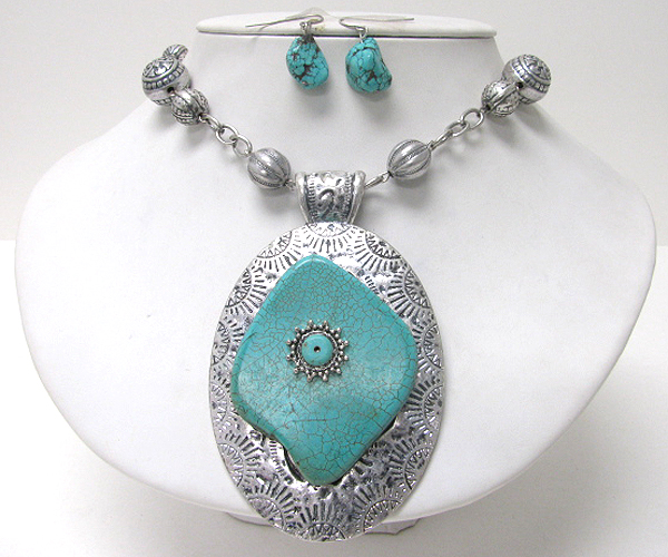 Chunky natural shape turquoise stone metal oval pendant necklace earring set