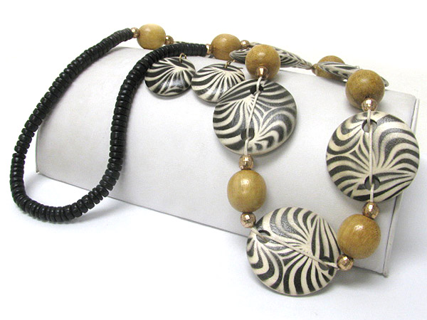 Eco friendly animal print wood chip and ball necklace earring set