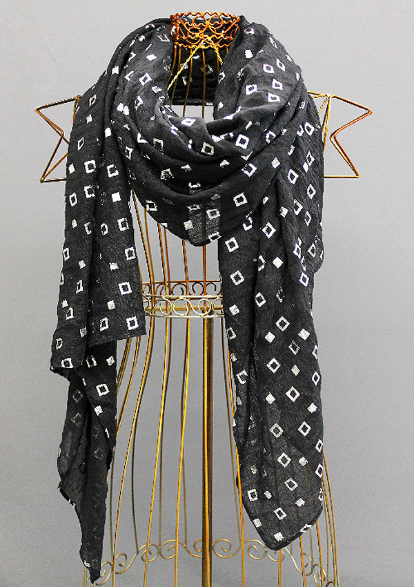 Square pattern foil scarf