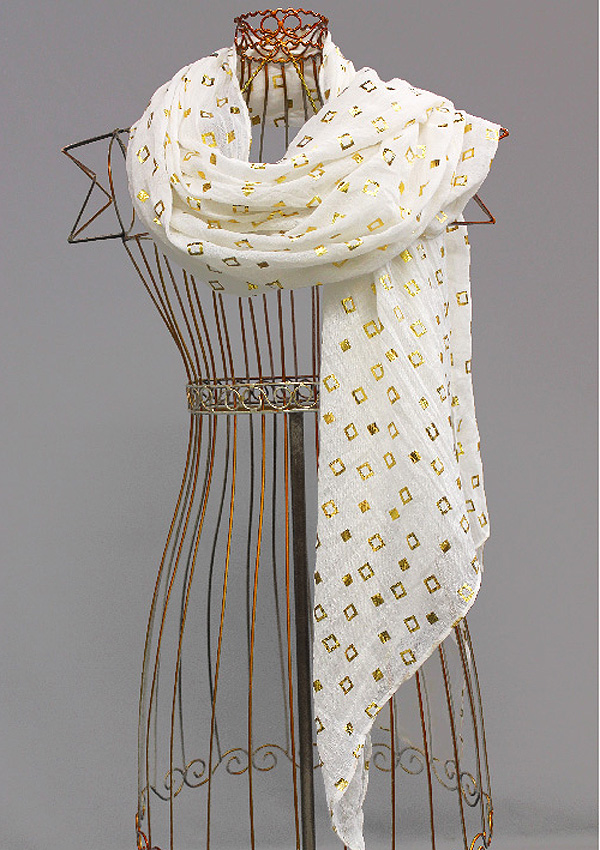 Square pattern foil scarf