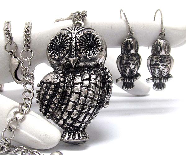 Crystal eye owl puffy metal textered pendant long necklace earring set