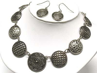 Filigree multi patternd round metal link necklace and earring set