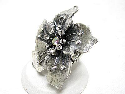 Crystal antique metal flower stretch ring