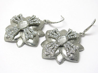 Crystal cross and metal flower earring