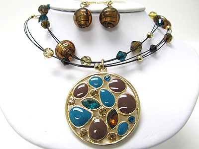 Crystal and enamel deco round pendant and mixed beads wire neckalce set