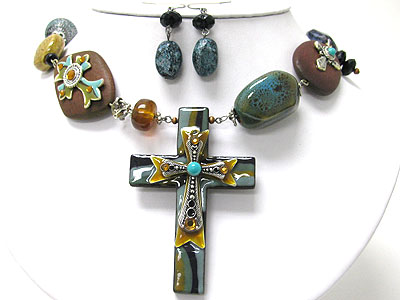 Sea shell deco cross pendant and wood and ceramic stone necklace set