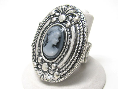 Cameo and metal filigree large oval locket stretch ring