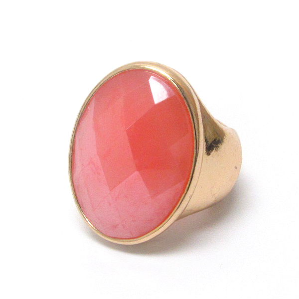 Facet oval stone stretch cocktail ring