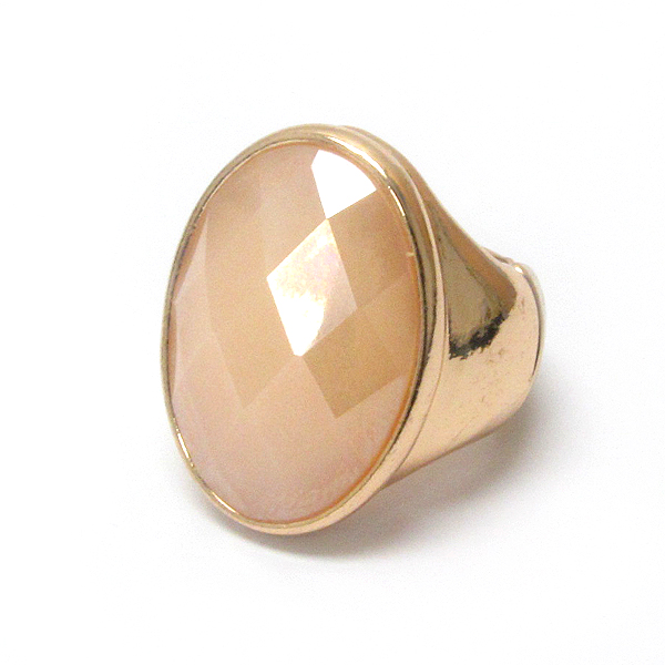 Facet oval stone stretch cocktail ring