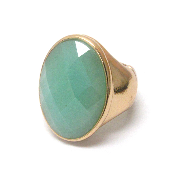 Facet oval stone stretch cocktail ring