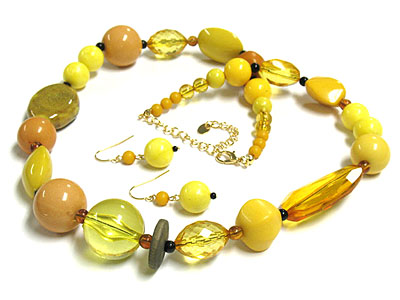 Natural and synthtic ball mixed necklace and earring set