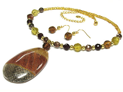 Wood and regin mosaic pendant and genuine glass beads necklace and earring set