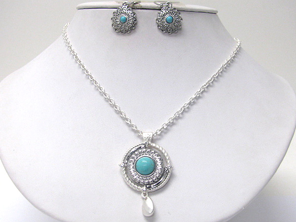 Turquoise round metal pendant neckalce earring set