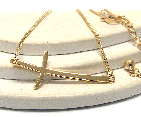 Plane curved cross drop chain necklace