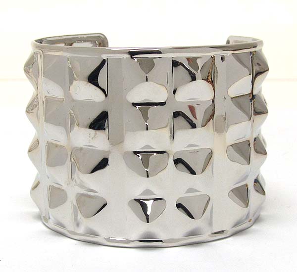 Metal spike square line patern on hinge bangle