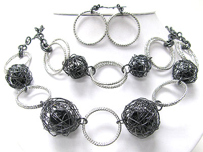 Metal wire wrapped ball and hoop link necklace set