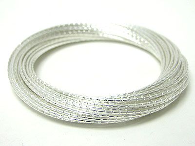 Multi row metal bangle set