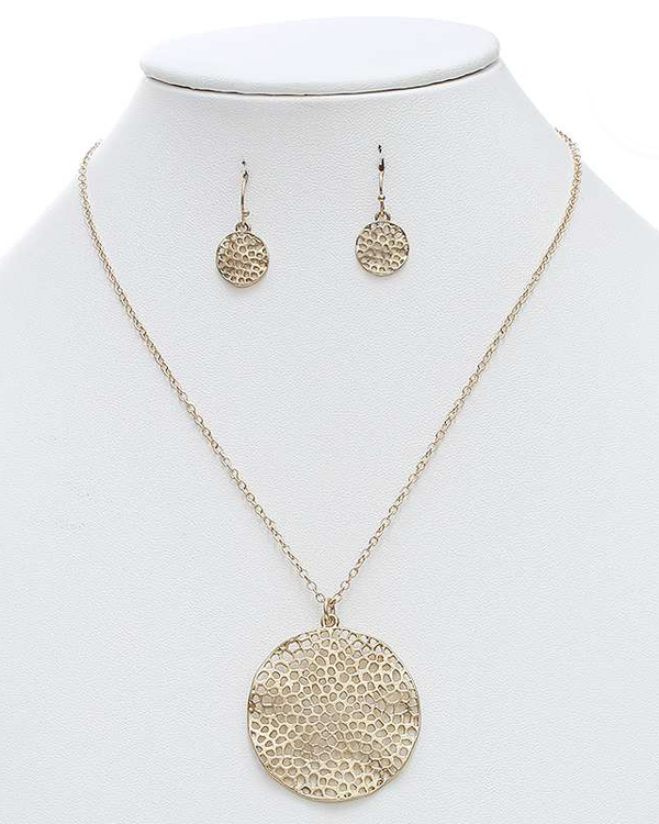 Metal filigree disk necklace set