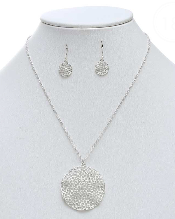 Metal filigree disk necklace set