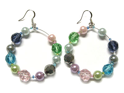 Pearl and glass beads hoop earring - hoops