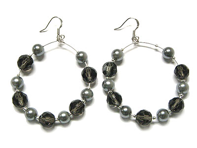 Pearl and glass beads hoop earring - hoops