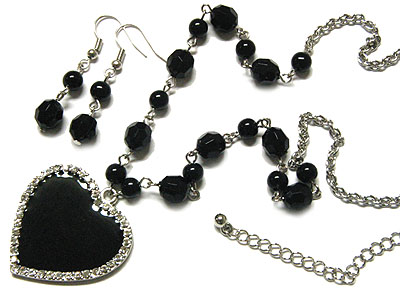 Crystal edge acryl heart and beads string necklace and earring set