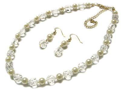 Pearl and glass beads necklace and earring set