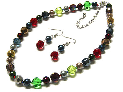 Pearl and glass beads necklace and earring set