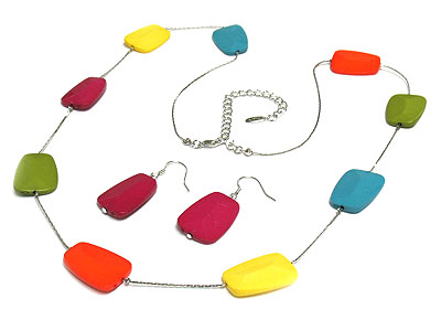 Spring tone facet acrylic necklace and earring set