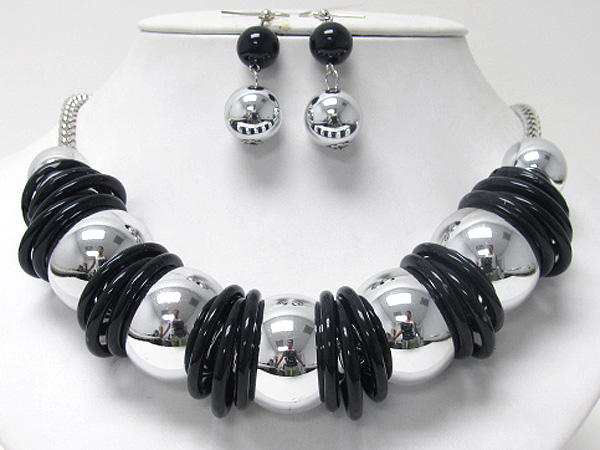 Large metal ball and ring link necklace earring set