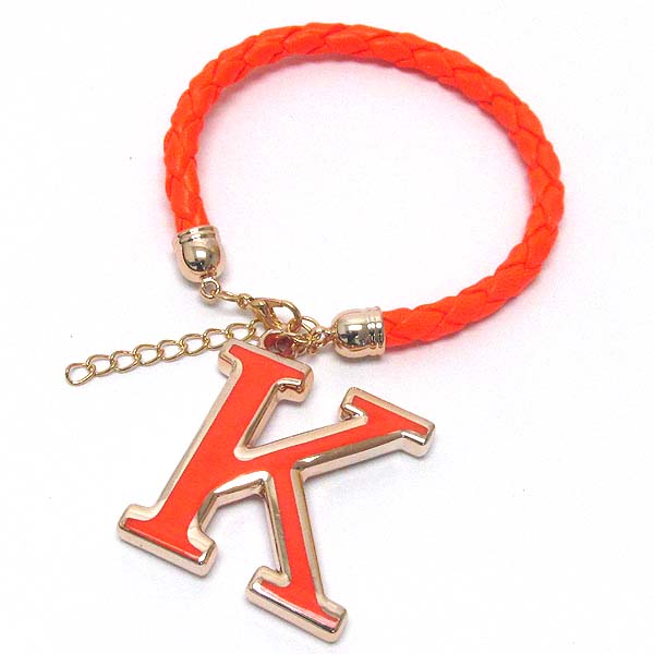 Initial charm and leatherette band bracelet - k