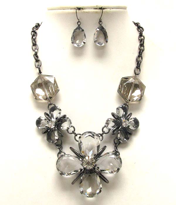 Crystal and glass flower patern chain necklace earring set