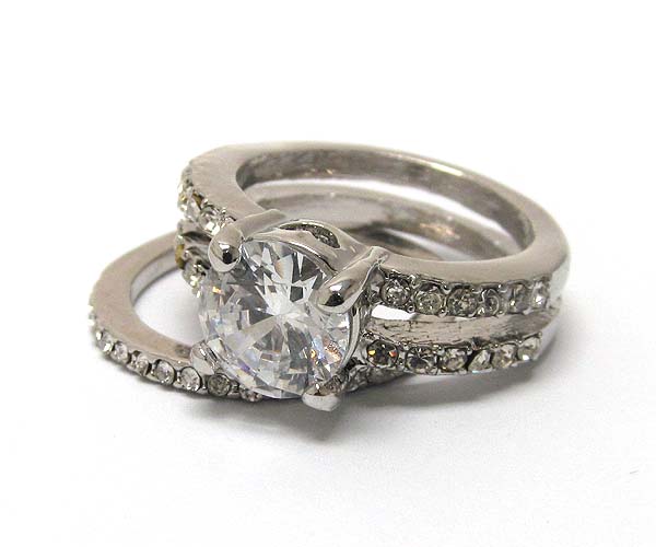 Round cubic zirconia with crystal engagement style ring set of 2