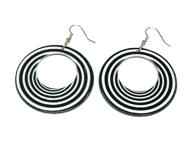 Black and white print acryl hoop earring - hoops