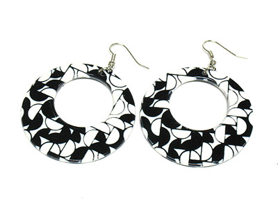 Black and white print acryl hoop earring - hoops