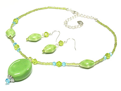 Pastel tone figurin and glass necklace and earring set 