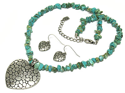 Heart pendant green turquoise necklace and earring set